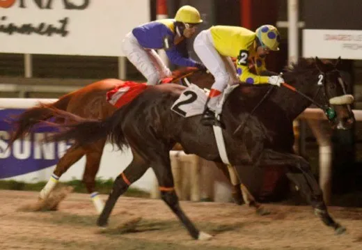 PAPARUSA vence: Clásico Adolfo Artagaveytia (2011)